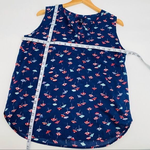 Gap navy red umbrella print v-neck lightweight top size medium - Picture 2 of 6